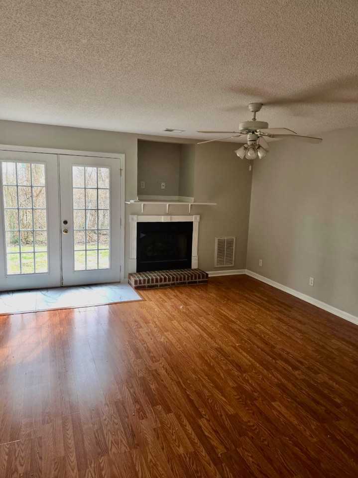 716 King Springs Rd - Photo 3 of 11