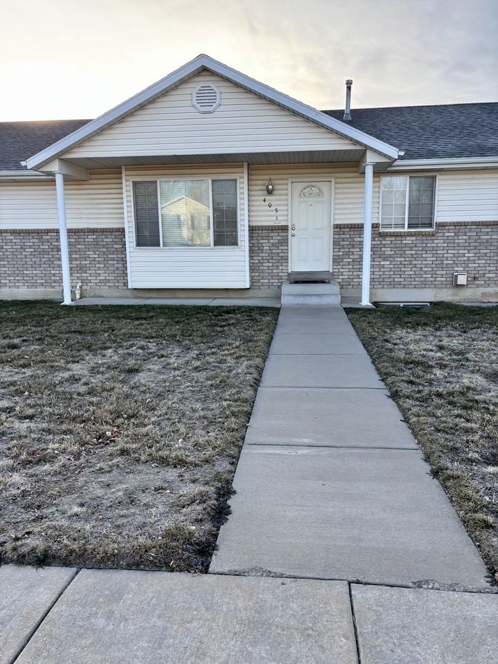 405 W 375 N #1 - Photo 2 of 25