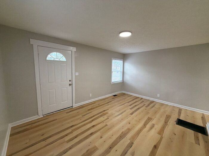 3005 Linwood Ave - Photo 2 of 15