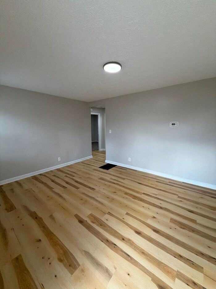 3005 Linwood Ave - Photo 3 of 15