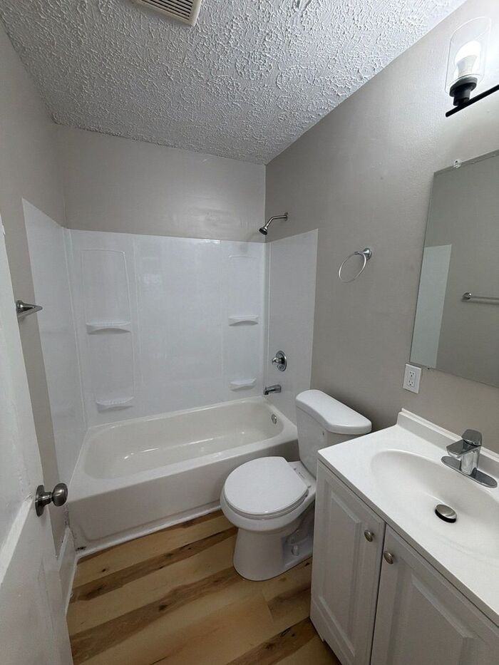 3005 Linwood Ave - Photo 7 of 15