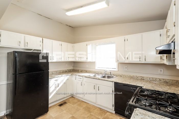 6839 Delta Dr - Photo 3 of 18