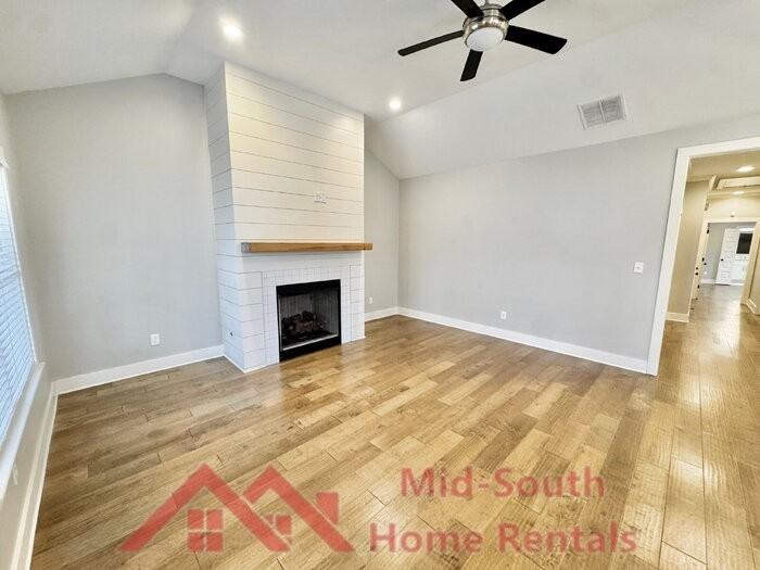 441 Josephine St - Photo 4 of 28