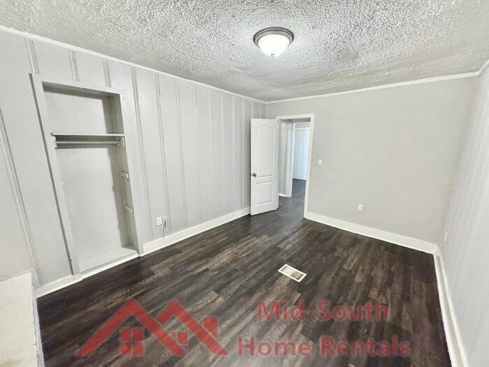 655 Granada Rd - Photo 7 of 27