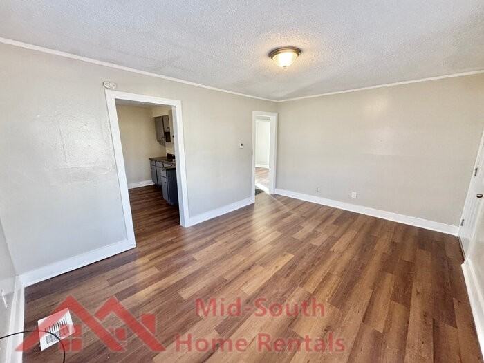 2071 Hubert Ave - Photo 3 of 17