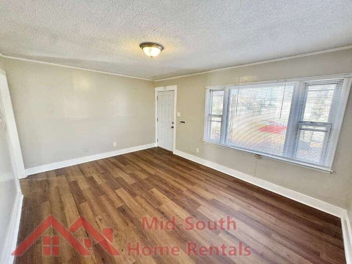 2071 Hubert Ave - Photo 4 of 17