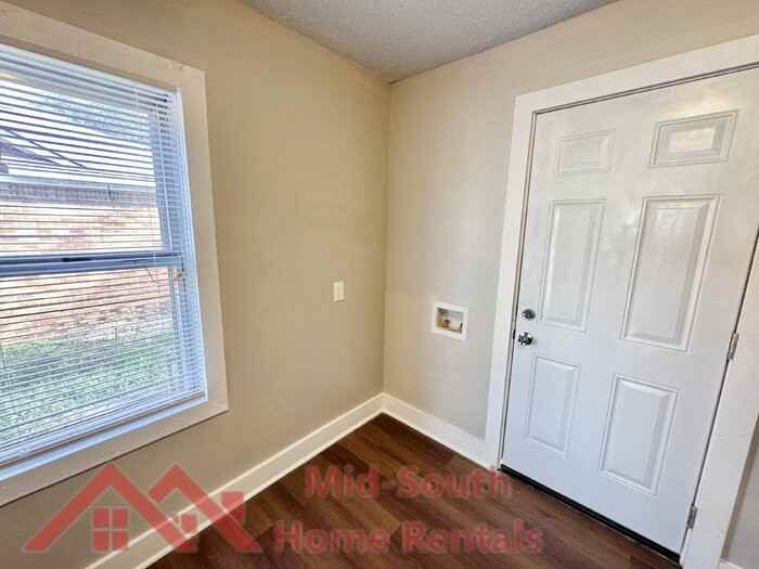 2071 Hubert Ave - Photo 7 of 17