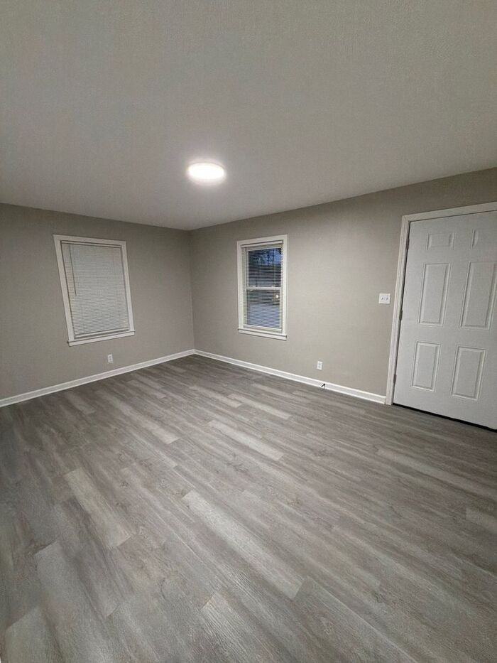 3031 Linwood Ave - Photo 3 of 14