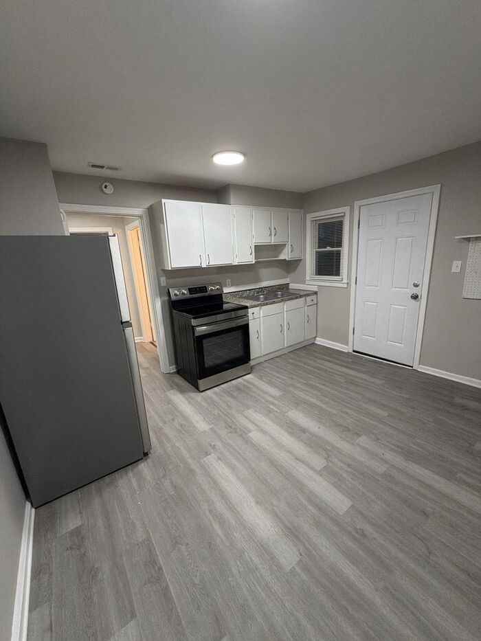 3031 Linwood Ave - Photo 6 of 14