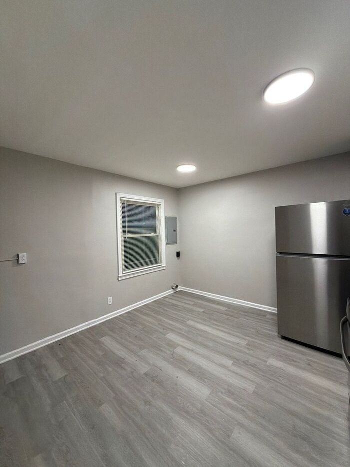 3031 Linwood Ave - Photo 7 of 14