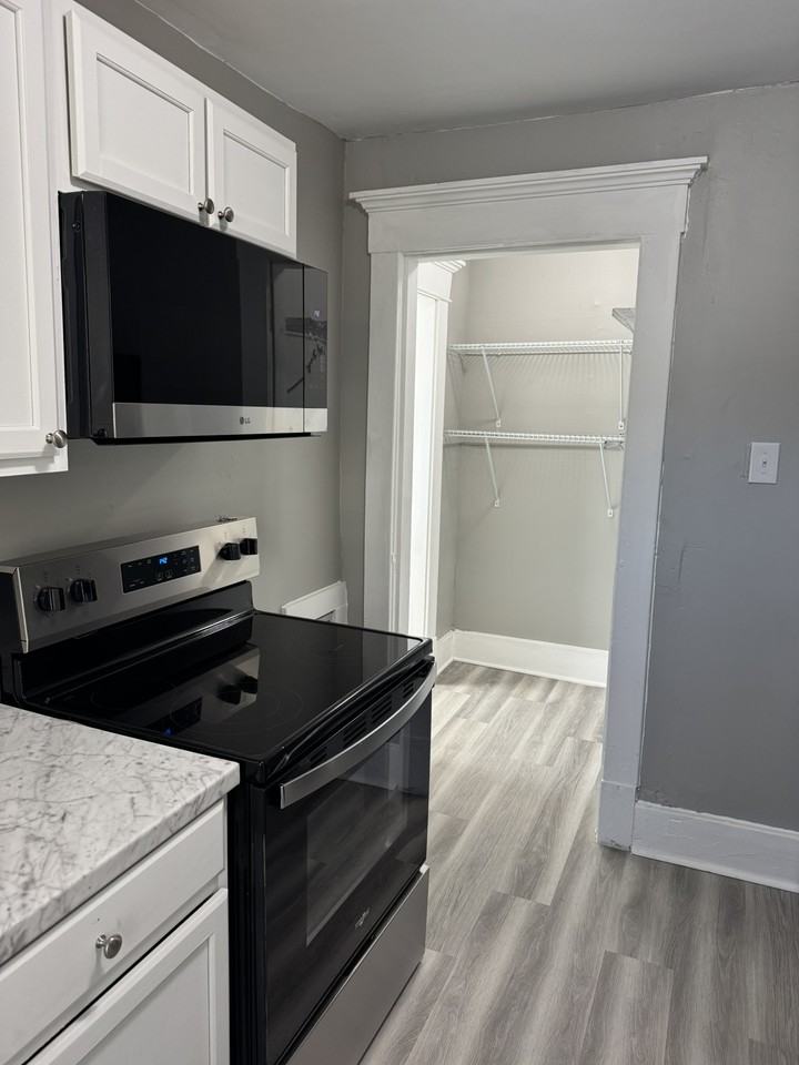 1020 Sharpe Ave #D - Photo 5 of 31