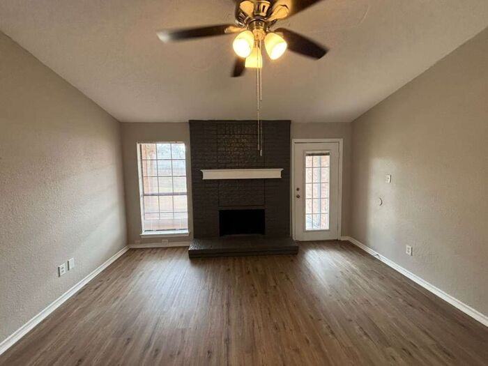 1206 Devonshire Ln - Photo 2 of 25