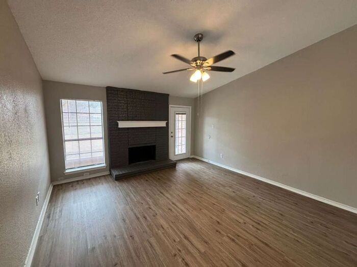 1206 Devonshire Ln - Photo 3 of 25