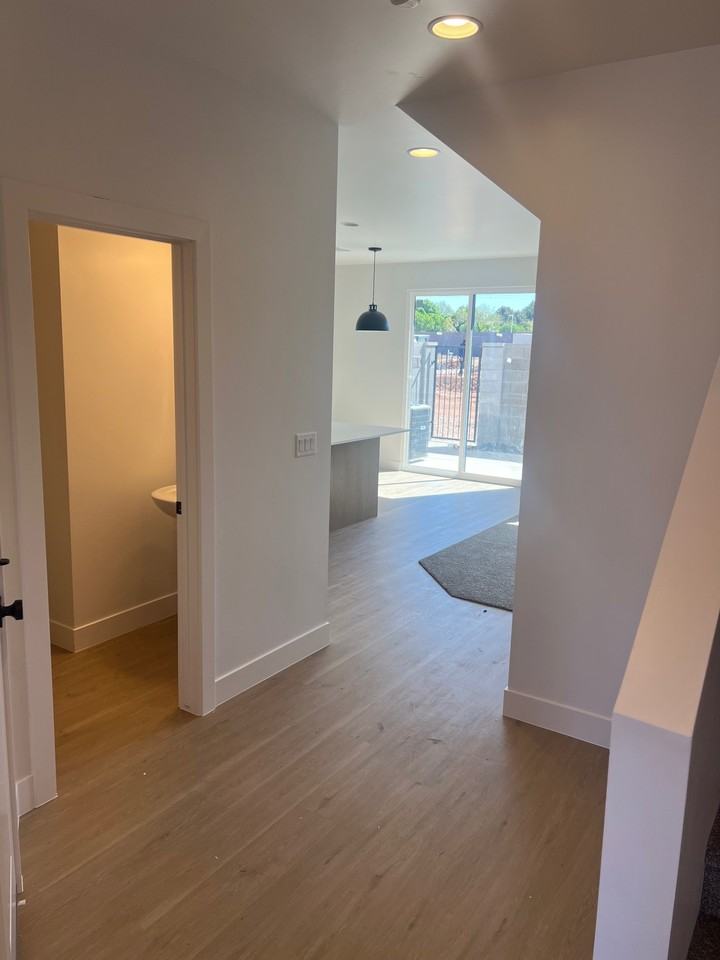 504 E Heritage Place Dr #1 - Photo 3 of 25