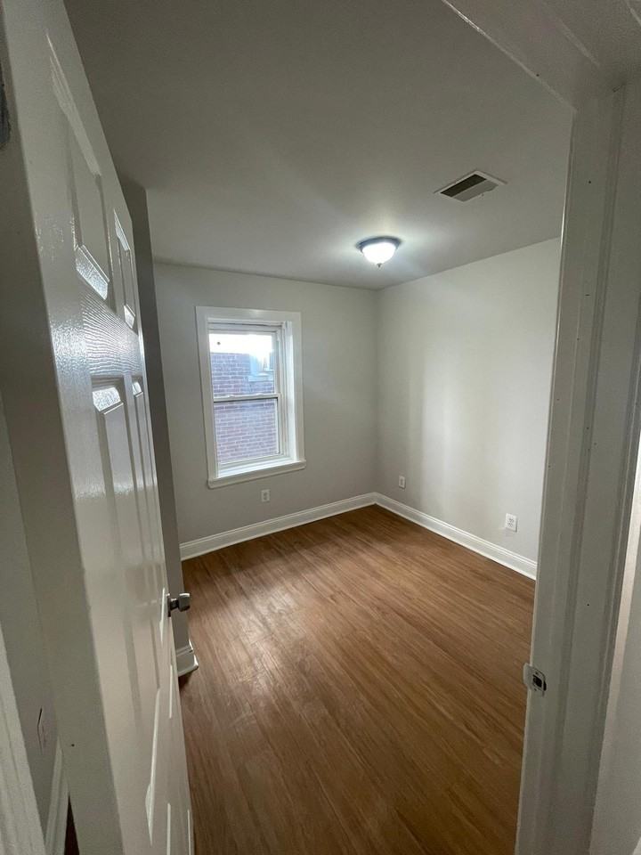 1519 N 60th St #2 - Photo 7 of 17