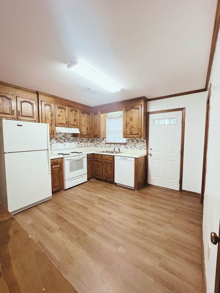 415 Nelson Dr #411D - Photo 5 of 14