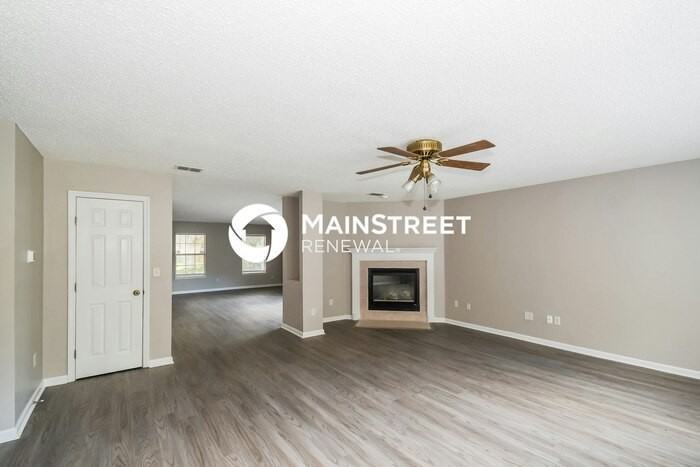 13587 Ashford Wood Ct E - Photo 7 of 17