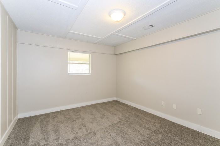 1915 Dianne Dr - Photo 4 of 11