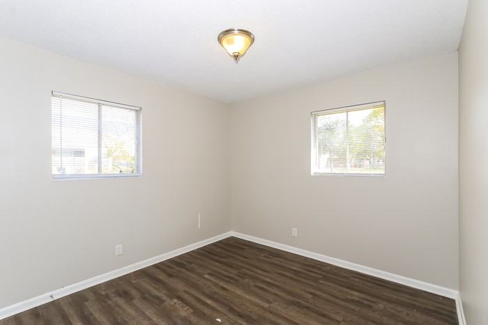 1915 Dianne Dr - Photo 6 of 11