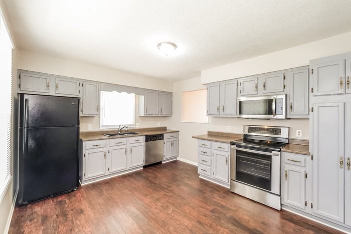 16206 Slater Ave - Photo 6 of 13