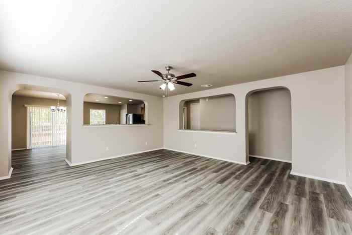 11233 Forest Pass Ct - Photo 3 of 14