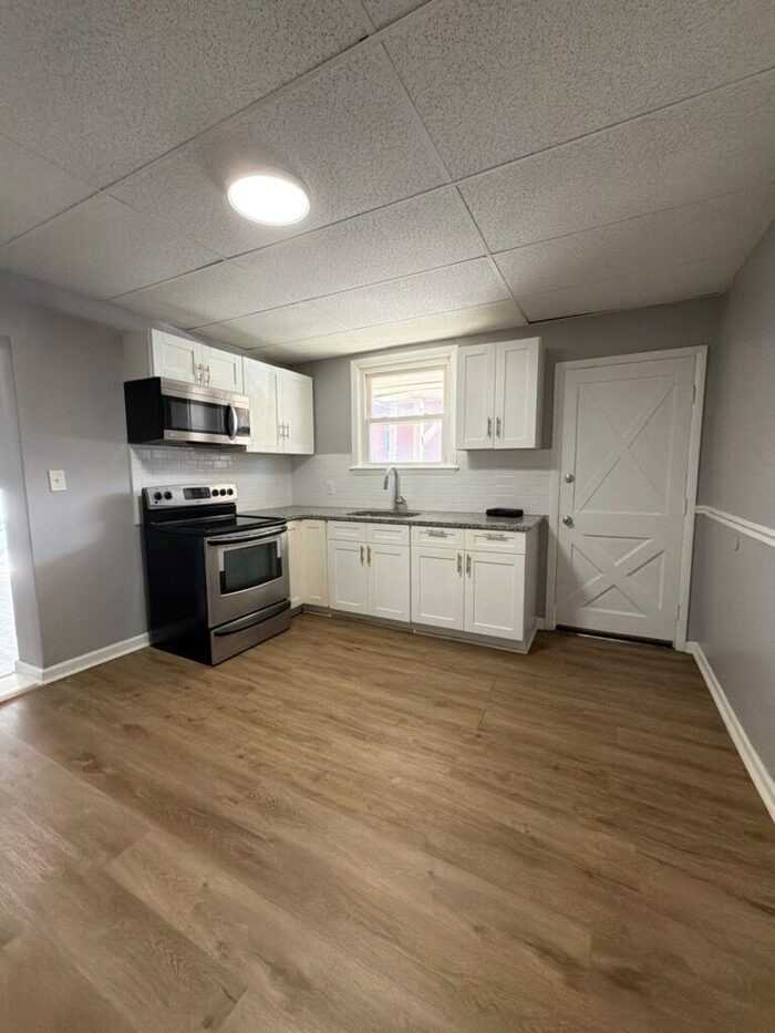 1936 Grinnalds Ave - Photo 4 of 13