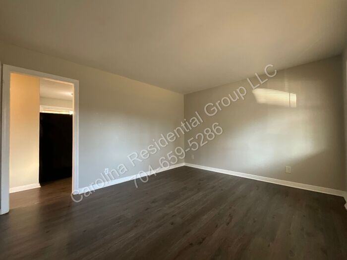 520 Blendwood Dr - Photo 2 of 12