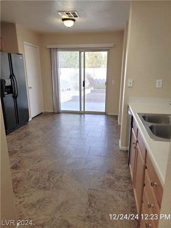 7712 Sublimity Ave - Photo 7 of 35