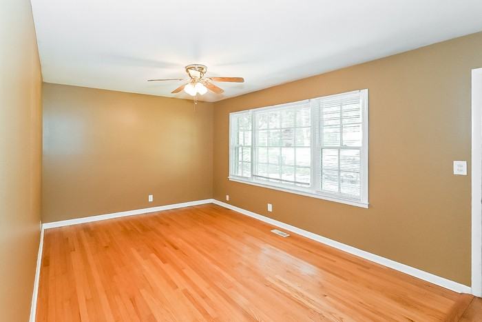 2204 Euclid Rd Nw - Photo 3 of 11