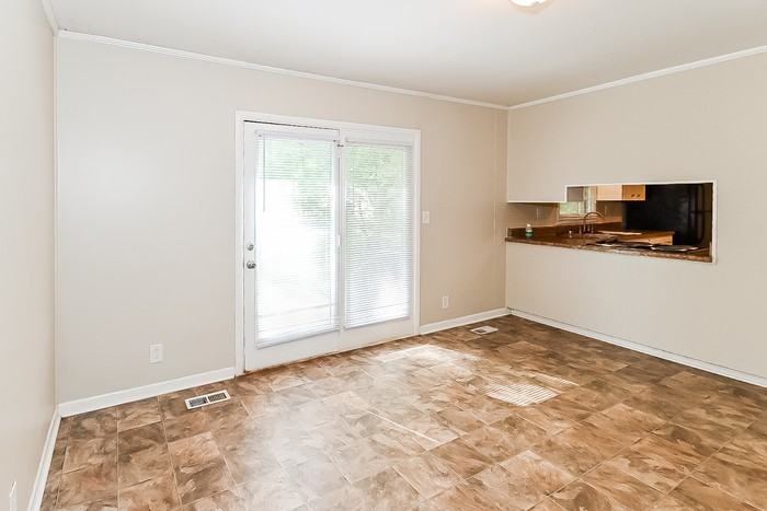 2204 Euclid Rd Nw - Photo 4 of 11