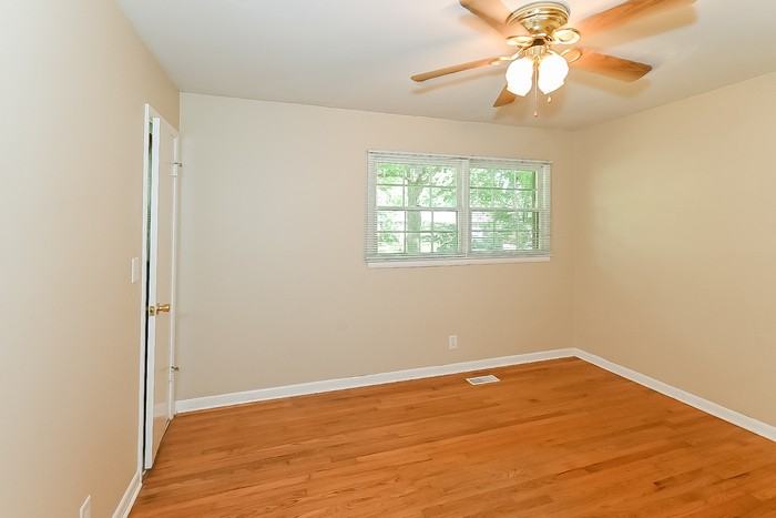 2204 Euclid Rd Nw - Photo 6 of 11