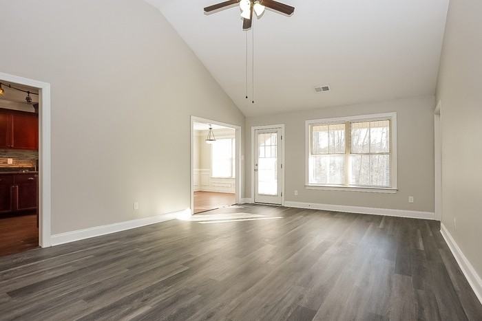 1440 Collins Dr - Photo 5 of 12