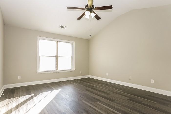 1440 Collins Dr - Photo 7 of 12