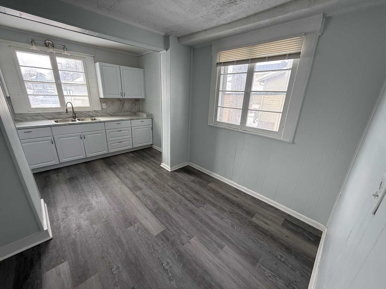 521 Columbus Ave Nw #1 - Photo 3 of 8