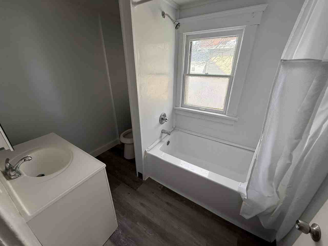 521 Columbus Ave Nw #2 - Photo 4 of 7