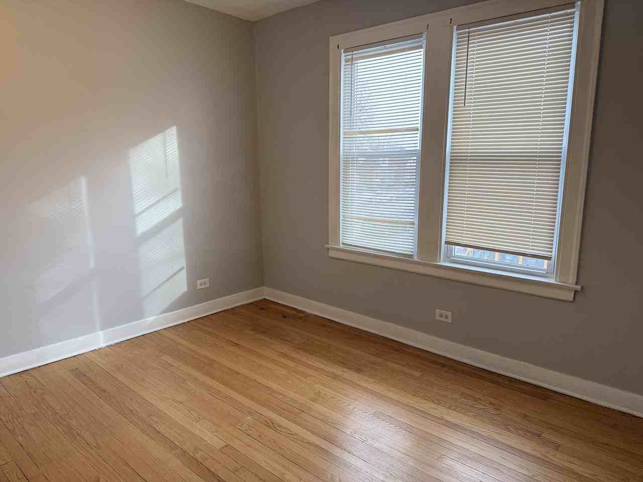 1238 W 90th St #2E - Photo 5 of 8