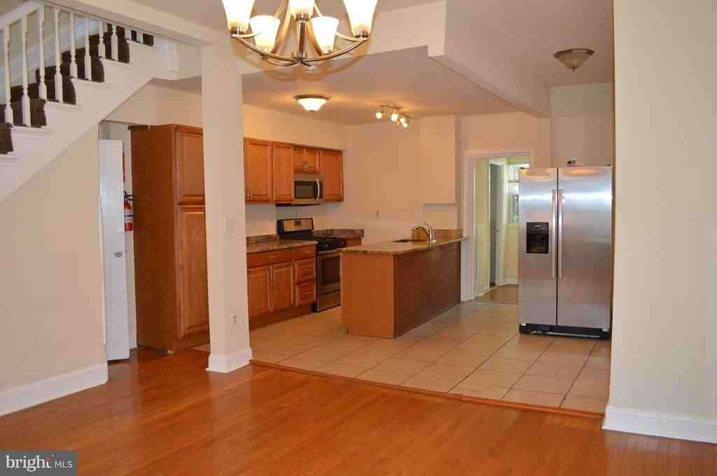 738 Gresham Pl Nw - Photo 2 of 12