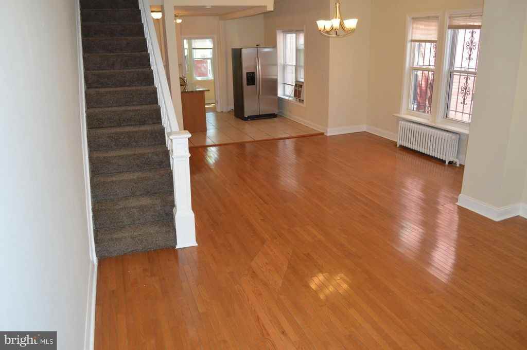 738 Gresham Pl Nw - Photo 3 of 12