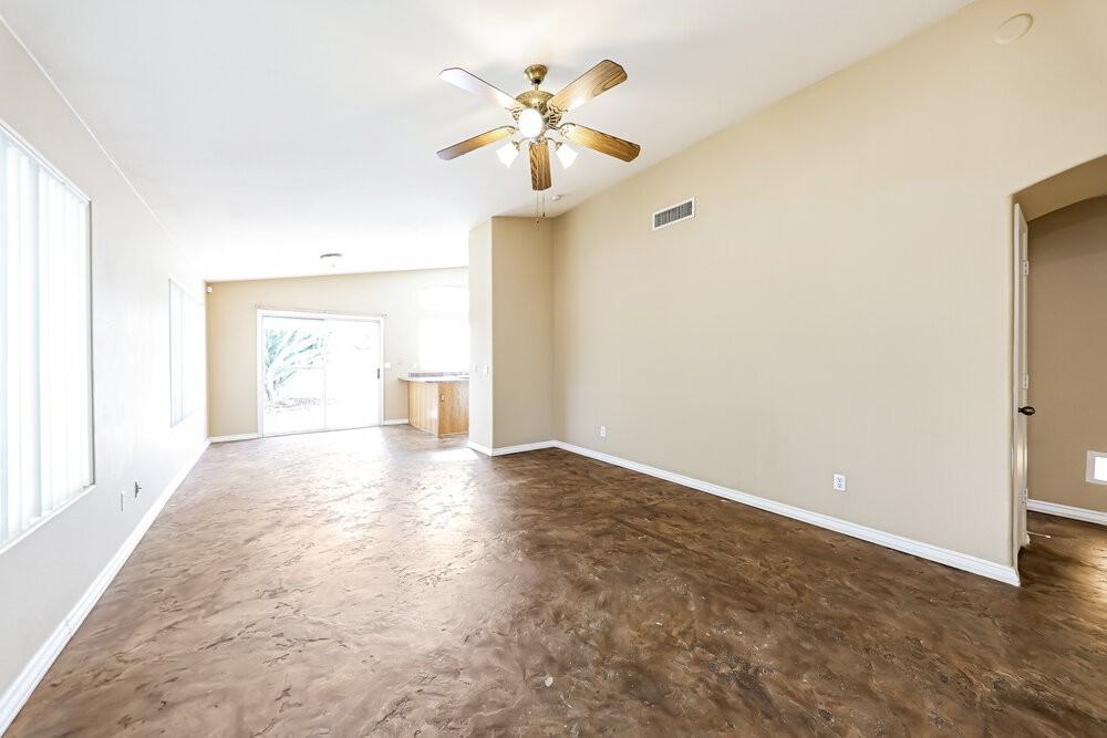 1327 E Muriel Dr - Photo 4 of 16