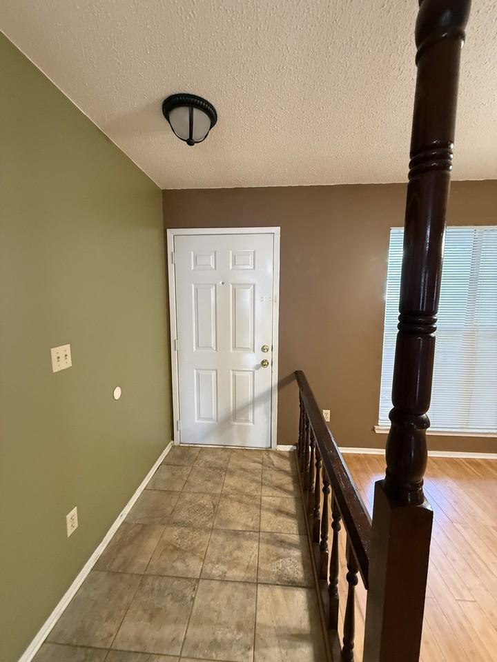 117 Hollow Cv #1 - Photo 3 of 16