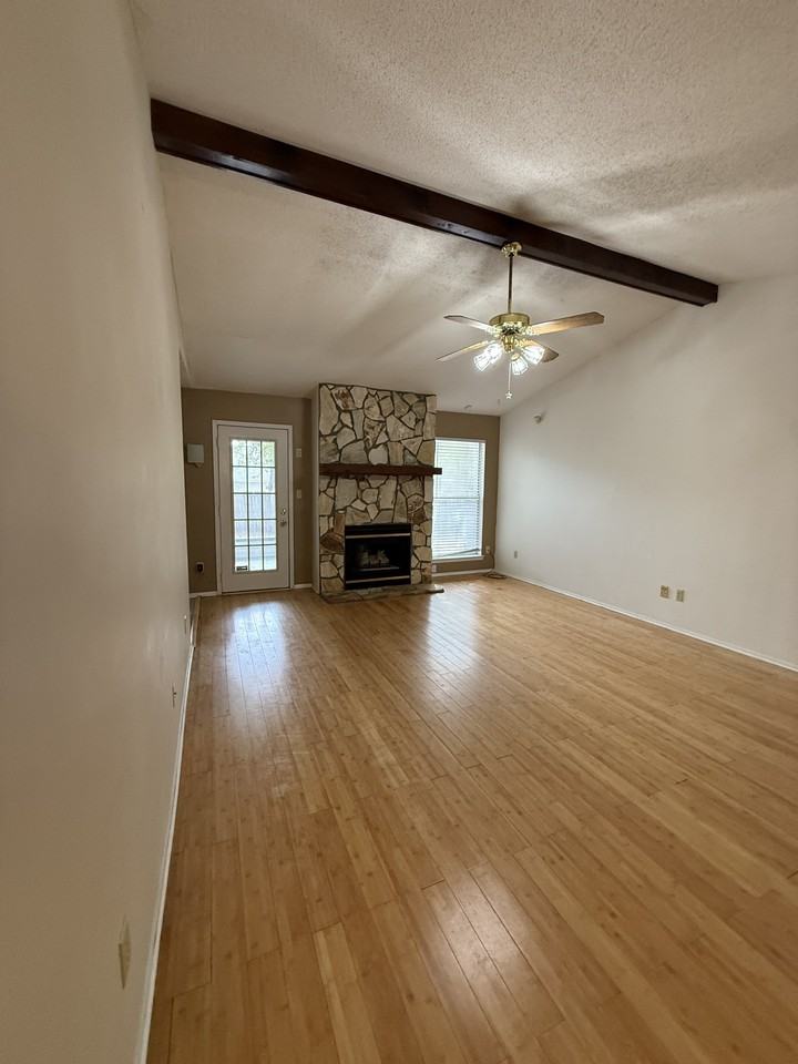 117 Hollow Cv #1 - Photo 6 of 16