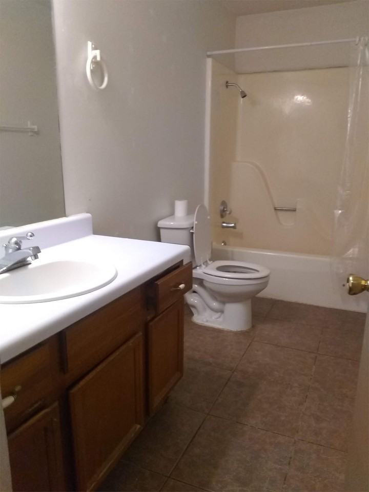 915 N Harmony - 14 #14 - Photo 3 of 16