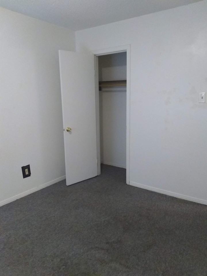 915 N Harmony - 14 #14 - Photo 5 of 16