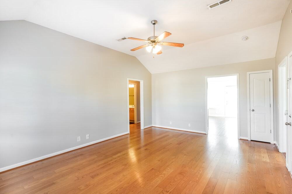 8009 Maggie Ct - Photo 4 of 16