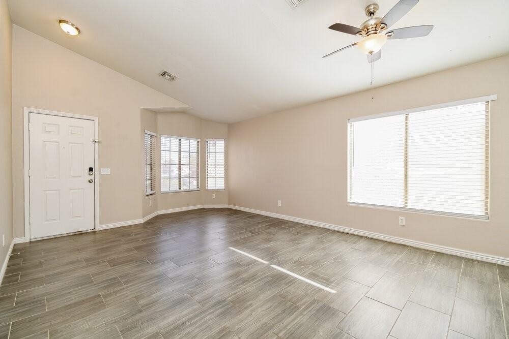 438 N Opal - Photo 4 of 16