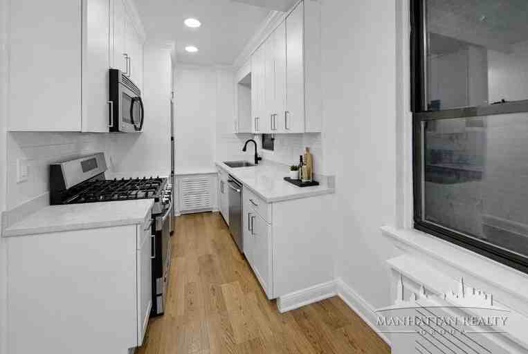 Beekman Pl #2B - Photo 2 of 5