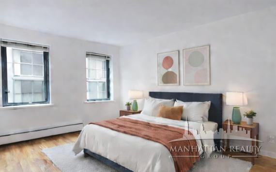 E 58th St #2 - Photo 2 of 5