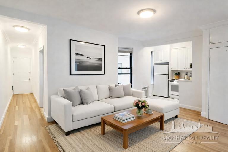 E 58th St #2 - Photo 3 of 5