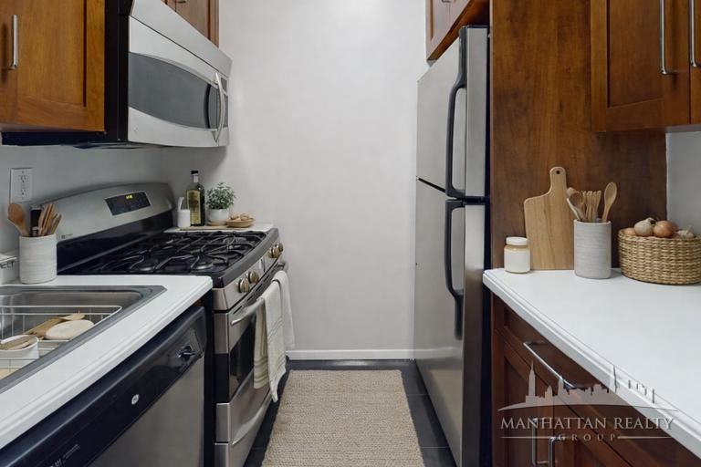 W 52nd St #3 - Photo 2 of 5