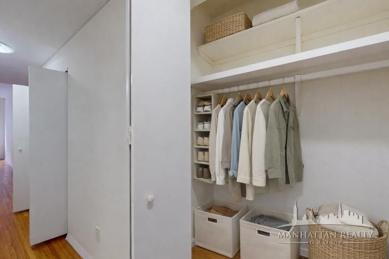 W 52nd St #3 - Photo 4 of 5